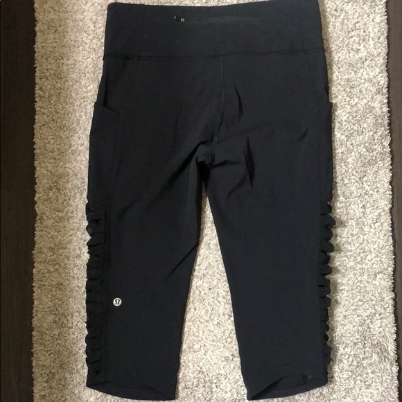 Lululemon Sharp Turns Crop 17” - Picture 3 of 3